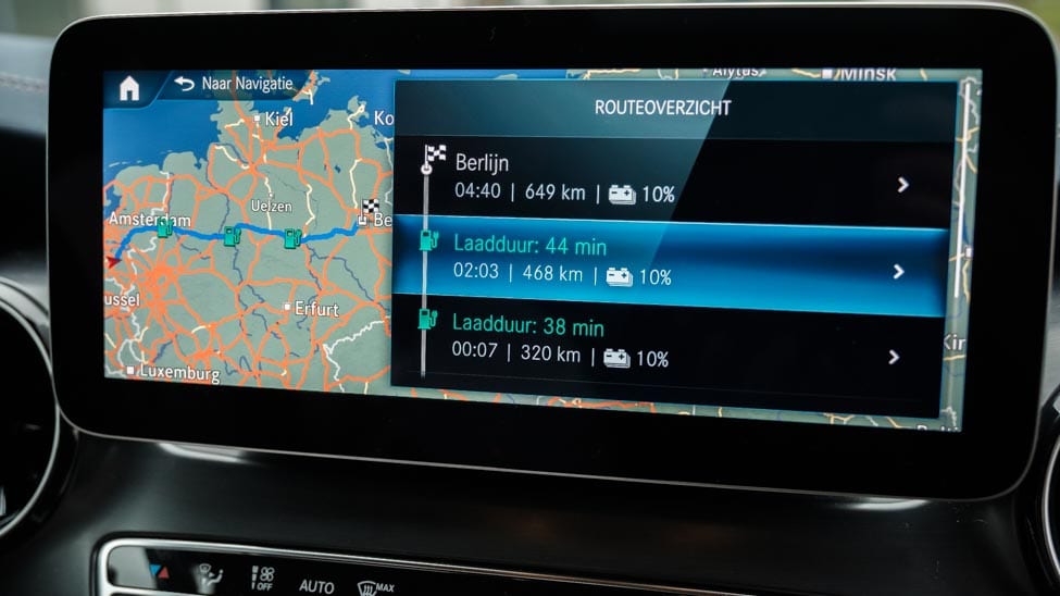 tijdens route Berlijn opladen Mercedes EQV navigatiesysteem 