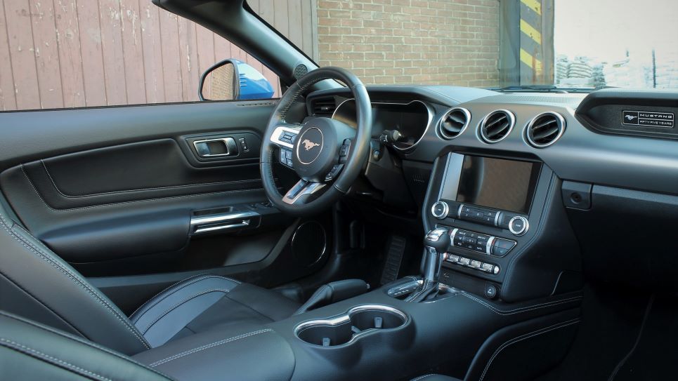 Zwart interieur Ford Mustang cabriolet