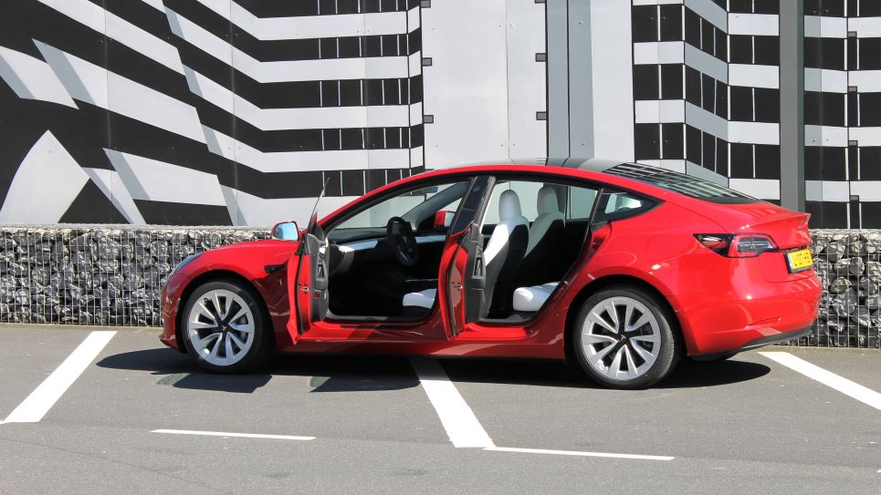 Trillen Penelope bijeenkomst Rijtest Tesla Model 3 Standard Range Plus: Rijden in easy modus