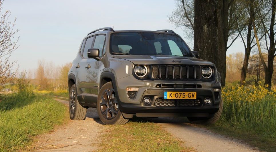 Jeep Renegade sunset