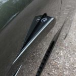 Logo van Lexus in deurhendel