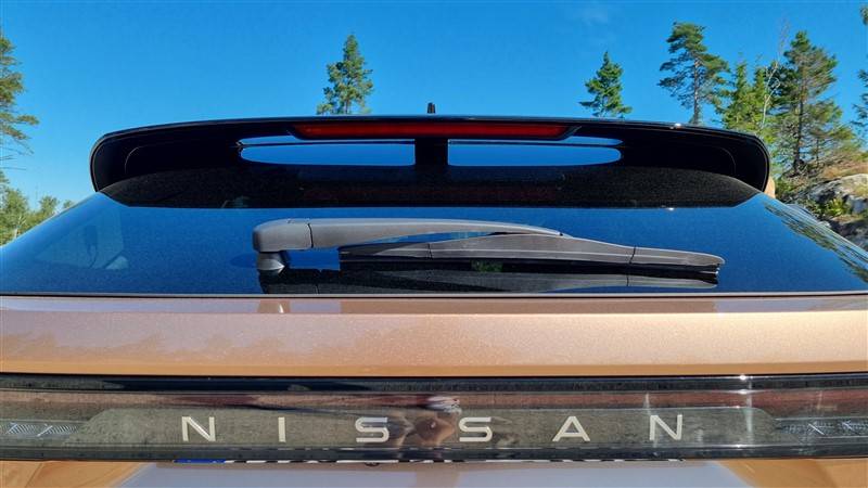 stoffige achterruit met achterruitwisser Nissan Ariya