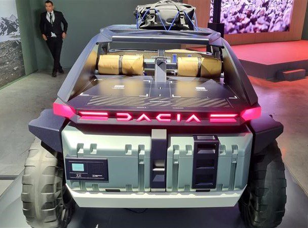 achterkant Dacia Manifesto