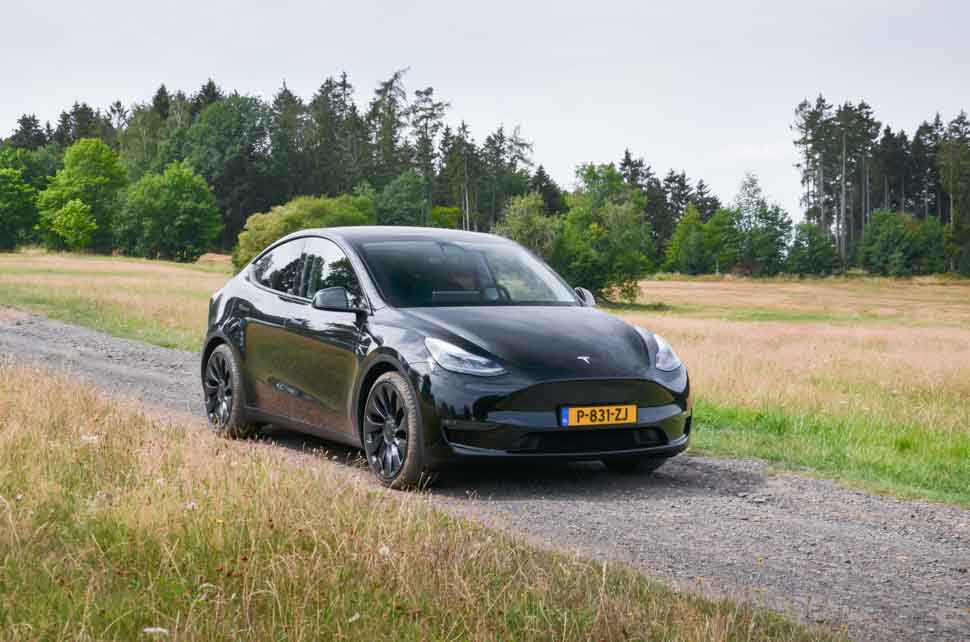 Tesla Model Y Performance op grindpad