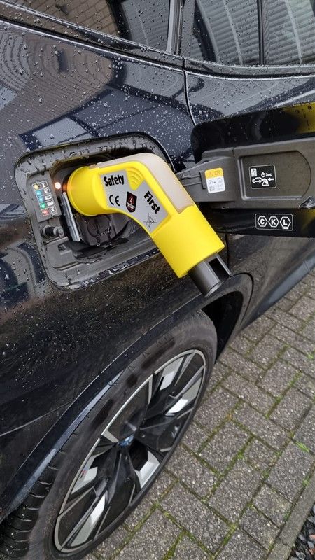 Emergency Plug in BMW iX3