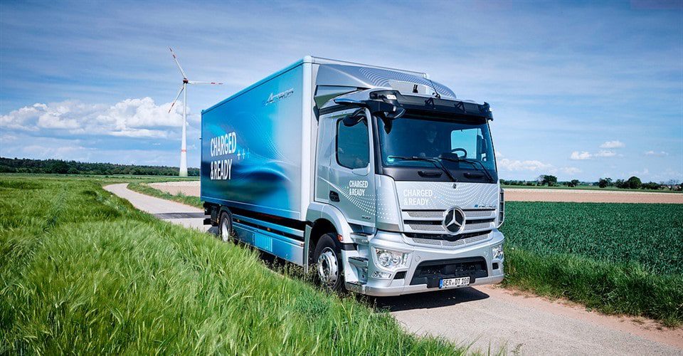 De elektrische eActros vrachtwagen zie je al regelmatig in Nederland